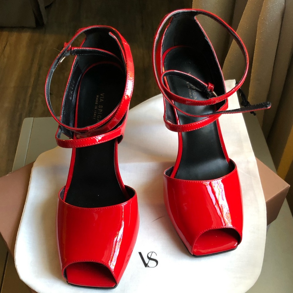Via Spiga pump leather